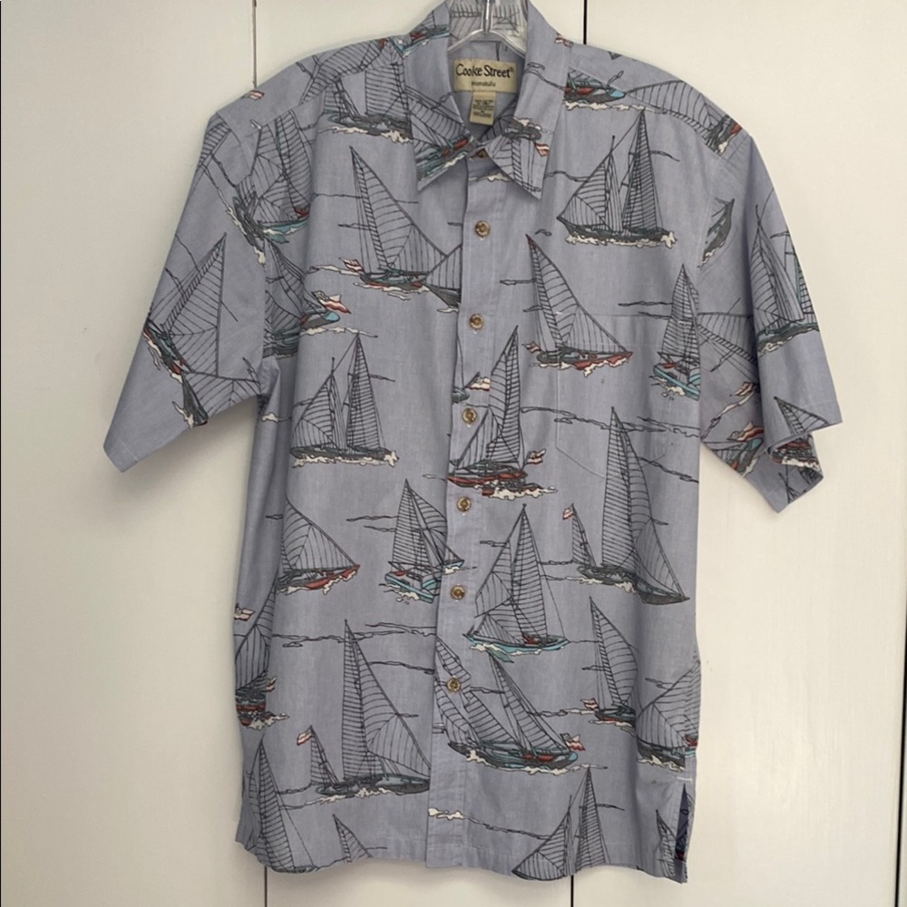 Men’s COOKE STREET Light Dusty Blue Short Sleeved Button Shirt w/ Sailboats Sz M